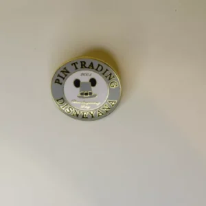 Disney 2001 Thanksgiving Disneyana Trader Pin
