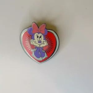 Disney Limited Edition 1200 Minnie Mouse Daydreaming in a Heart pin