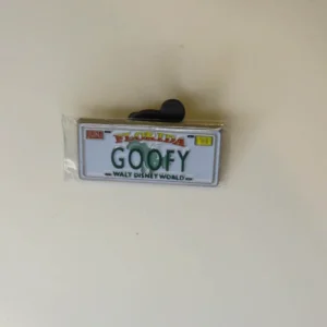 Disney   Goofy License Plate  Cast Lanyard  Pin