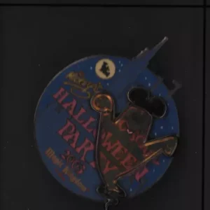 Walt Disney World  Halloween Trick Or Treat 2012 Pluto Pin  Le Of