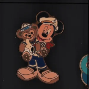 4516 - Sailor Mickey holding Duffy