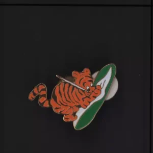 Disney Classic Tigger Winnie the Pooh Golf Vintage HTF Pin