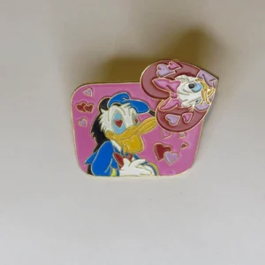 Disney M&P Donald & Daisy Duck Birthday Heart Pin