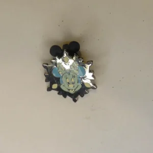 Disney    Hotel Hidden Mickey Snowflake   Minnie  Pin
