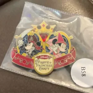 Disney Minnie Mickey and Minnie Pirates Pin